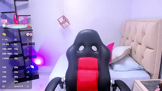 KRISTINPITERS online show from October 7, 2025, 7:59 pm