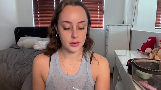 julietmills online show from November 12, 2025, 9:18 pm