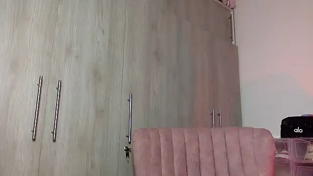 Snapshot of Tanit_Mora chatting on November 16, 2025, 1:43 am Tanit Mora online show from November 16, 2025, 1:43 am