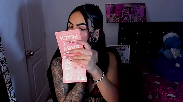 Snapshot of Samanthademonx20_ chatting on November 30, 2025, 4:24 am Samanthademonx20 online show from November 30, 2025, 4:24 am