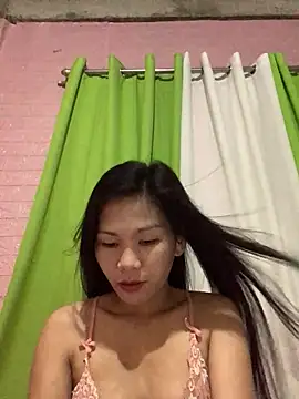 Snapshot of Cleo17 chatting on May 1, 2026, 12:21 pm Cleo17 online show from May 1, 2026, 12:21 pm