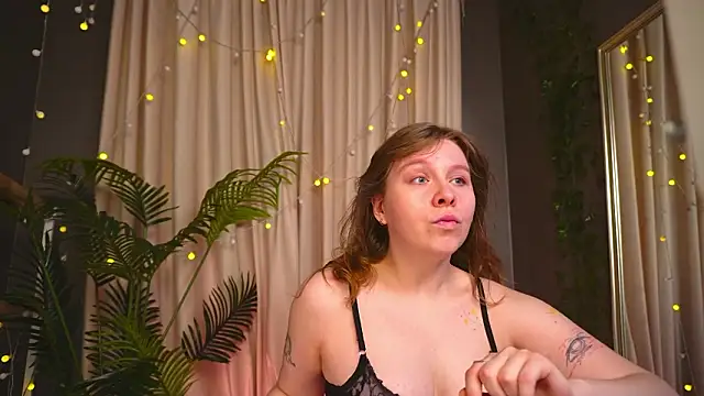 Snapshot of Sense_Of_Rosemary chatting on February 28, 2026, 5:40 am Sense Of Rosemary online show from February 28, 2026, 5:40 am