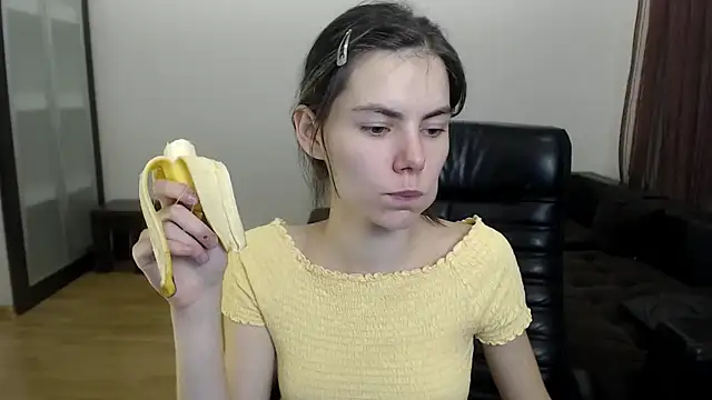 Snapshot of AmelieReve chatting on October 15, 2025, 5:21 pm AmelieReve online show from October 15, 2025, 5:21 pm