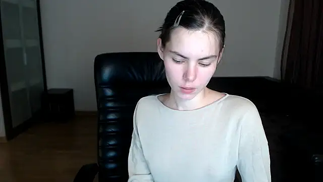 Snapshot of AmelieReve chatting on October 14, 2025, 4:40 pm AmelieReve online show from October 14, 2025, 4:40 pm