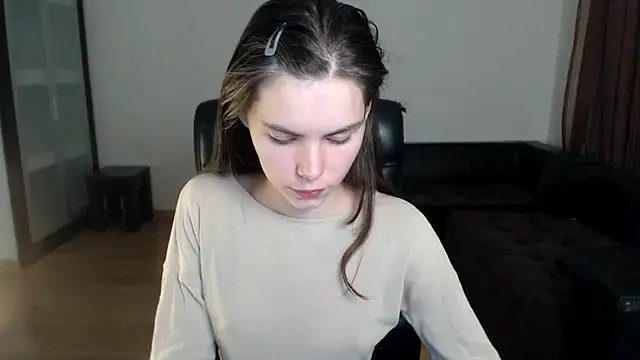 Snapshot of AmelieReve chatting on October 13, 2025, 5:25 pm AmelieReve online show from October 13, 2025, 5:25 pm