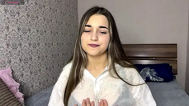 Snapshot of MaydaFarran chatting on October 15, 2025, 8:28 pm MaydaFarran online show from October 15, 2025, 8:28 pm