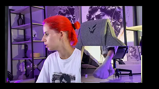 Snapshot of NitaNihil chatting on September 9, 2025, 5:55 pm NitaNihil online show from September 9, 2025, 5:55 pm