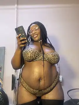 Snapshot of CurvyCocoxxx chatting on June 3, 2026, 7:31 am CurvyCocoxxx online show from June 3, 2026, 7:31 am