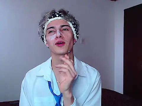 john vichenso online show from October 31, 2025, 9:43 pm