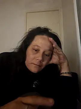 zeousseelphie online show from September 26, 2025, 5:47 am