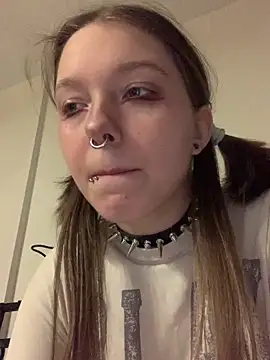 VesnaCrystal online show from February 11, 2026, 5:40 am