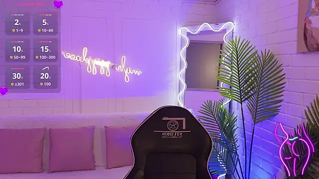 artemiss tay online show from November 5, 2025, 7:17 pm