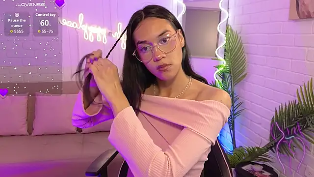 artemiss tay online show from October 31, 2025, 5:53 pm