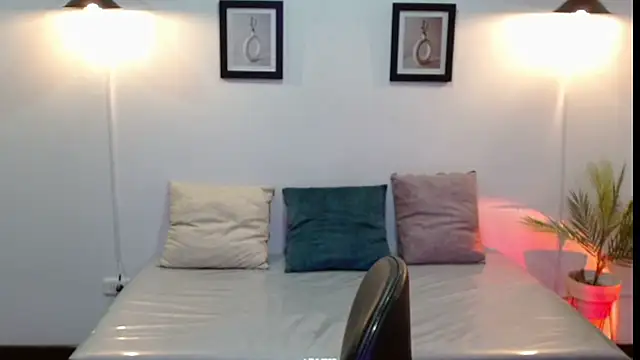 Evanss lx online show from December 14, 2025, 1:17 pm