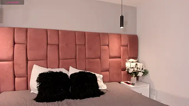 AlannaJonnes online show from February 18, 2026, 12:01 pm