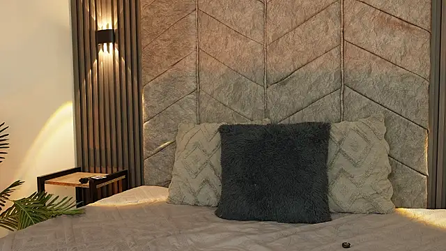 Snapshot of maddy1y_ chatting on February 16, 2026, 12:04 pm maddy1y online show from February 16, 2026, 12:04 pm