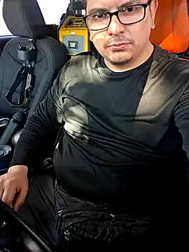 lucho8690 online show from October 14, 2025, 8:42 pm