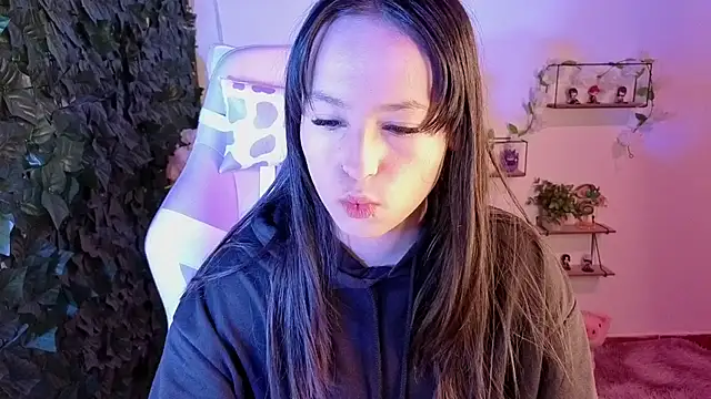Eymmy 24 online show from May 31, 2026, 1:33 am