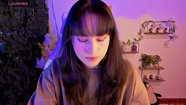 Eymmy 24 online show from April 15, 2026, 1:33 am