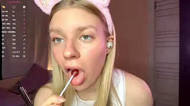 Snapshot of MaryjaneSpider chatting on October 23, 2025, 3:43 pm MaryjaneSpider online show from October 23, 2025, 3:43 pm