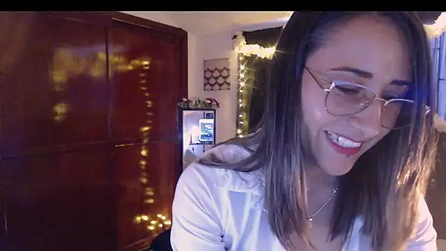 Sofia-mel online show from October 8, 2025, 7:47 pm