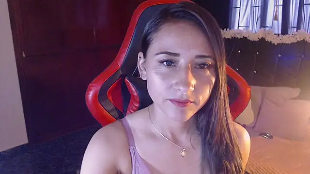 Sofia-mel online show from October 28, 2025, 3:44 pm