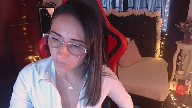 Sofia-mel online show from October 15, 2025, 2:47 pm