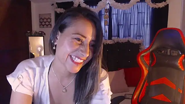 Sofia-mel online show from October 7, 2025, 3:02 pm