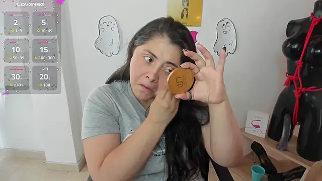 TifanyAmazinng online show from October 13, 2025, 2:29 pm