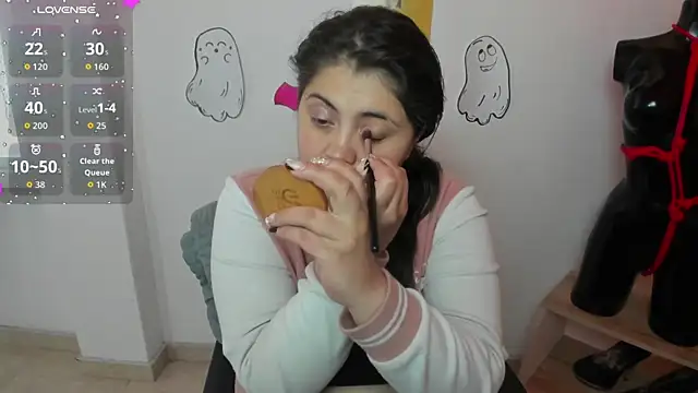 TifanyAmazinng online show from October 15, 2025, 12:24 pm