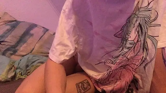 Snapshot of TwinklustbyEmi chatting on December 18, 2025, 4:00 pm TwinklustbyEmi online show from December 18, 2025, 4:00 pm