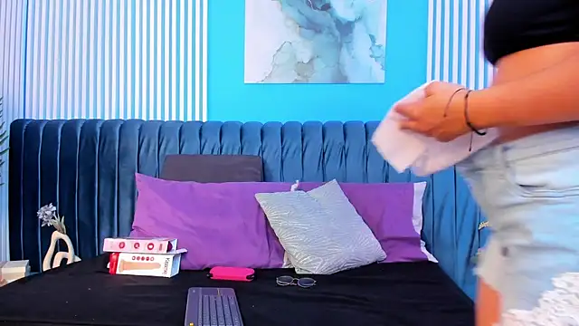 ariannaliss online show from December 16, 2025, 6:56 pm