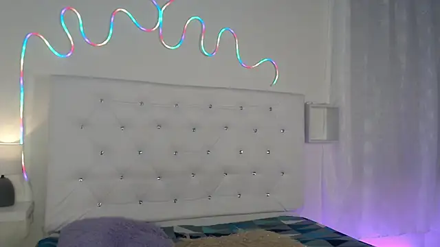 tatixxxvega online show from October 6, 2025, 1:23 pm