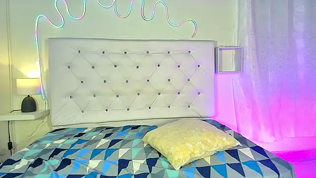 tatixxxvega online show from September 16, 2025, 2:07 pm