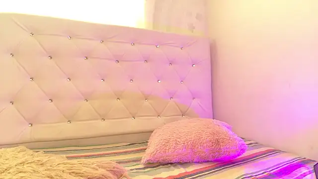 tatixxxvega online show from March 12, 2026, 1:37 pm