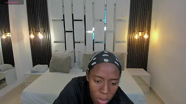  emma willliams  online show from November 25, 2025, 1:33 pm