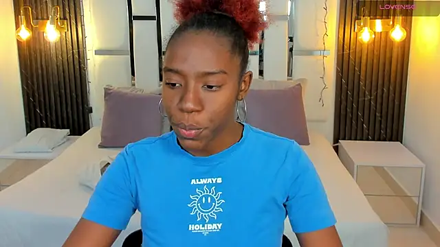  emma willliams  online show from December 18, 2025, 1:37 pm