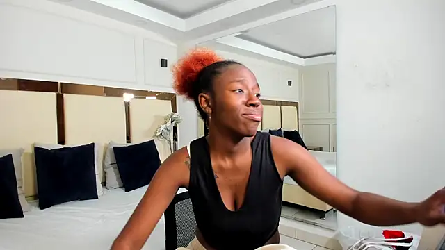  emma willliams  online show from November 10, 2025, 1:49 pm