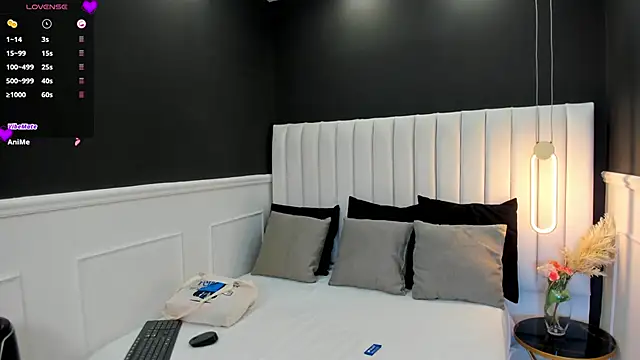  emma willliams  online show from September 10, 2025, 1:32 pm