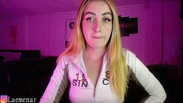 Snapshot of Saraa-Smith chatting on November 6, 2025, 3:43 am Saraa-Smith online show from November 6, 2025, 3:43 am