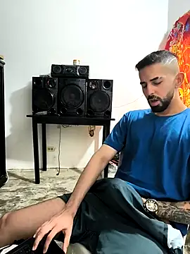 giannis090 online show from November 16, 2025, 9:41 pm