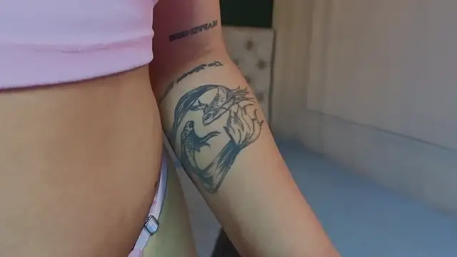 sky collinss online show from October 15, 2025, 9:01 pm