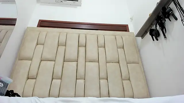 ZafiroAndFlynn online show from November 21, 2025, 8:08 pm