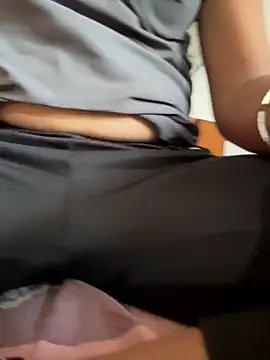 shrasti sexy online show from May 21, 2026, 7:06 am