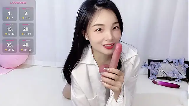 Snapshot of Tangbao-Baby chatting on April 12, 2026, 11:35 am Tangbao-Baby online show from April 12, 2026, 11:35 am