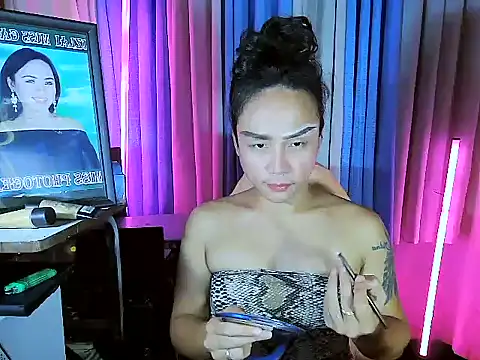 YourNikkieXxx online show from June 11, 2026, 7:55 pm