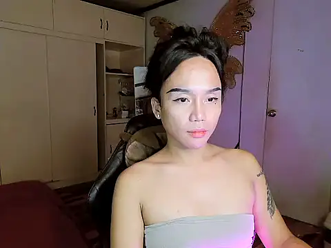 Snapshot of YourNikkieXxx chatting on October 28, 2025, 5:12 pm YourNikkieXxx online show from October 28, 2025, 5:12 pm