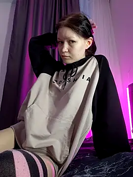 DragonFoxie online show from November 15, 2025, 5:55 am