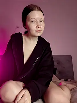 DragonFoxie online show from November 25, 2025, 6:47 am