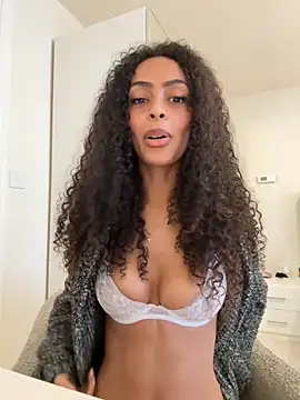 Snapshot of yasmingarcia chatting on October 29, 2025, 11:09 am yasmingarcia online show from October 29, 2025, 11:09 am